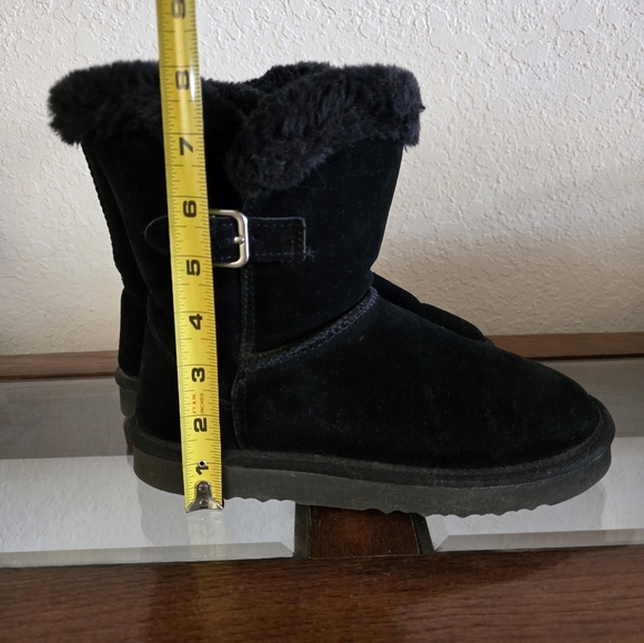 NEW black fleece lined sueded boots. - Picture 4 of 6